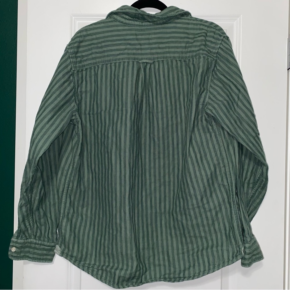 Free Assembly Button Up - Picture 2 of 5